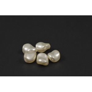 Swarovski perle ondudée (5826) 9x8mm crème 